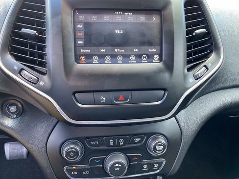 Certified 2020 Jeep Cherokee Latitude Plus AWD/4WD image 13