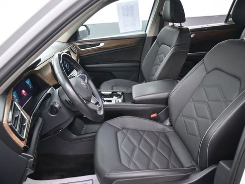 Used 2025 Volkswagen Atlas SE AWD/4WD image 23