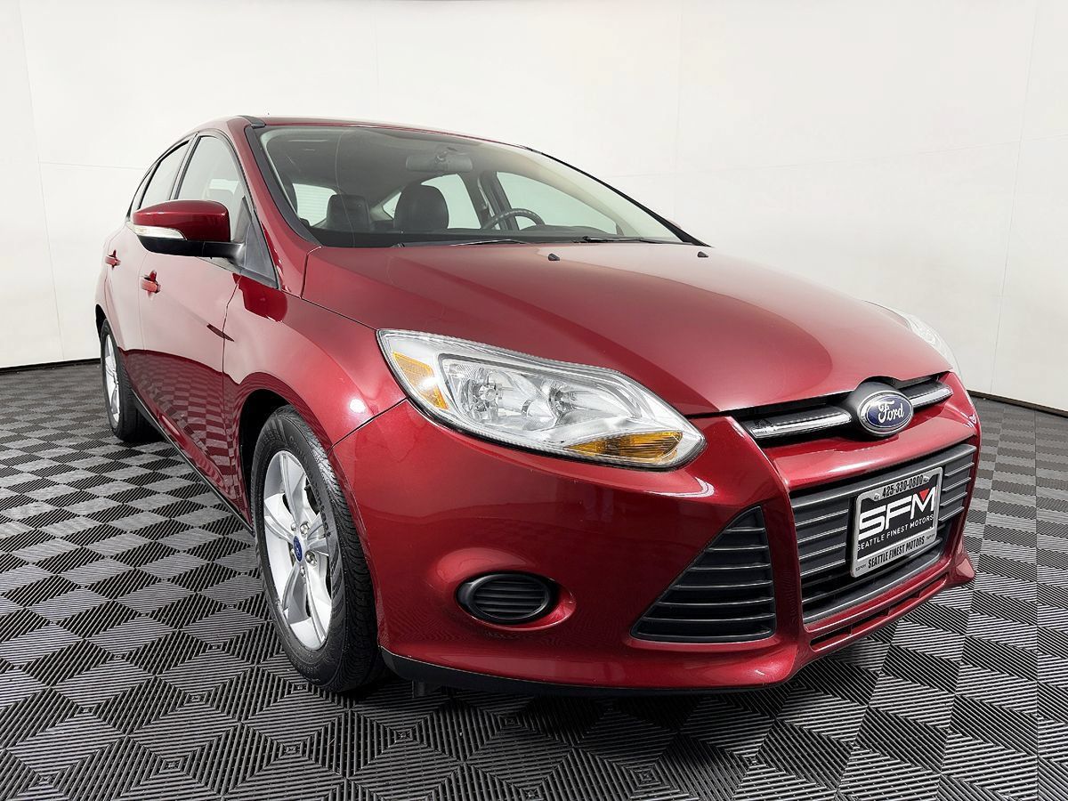 Used 2014 Ford Focus SE w/ SE Winter Package FWD image 5