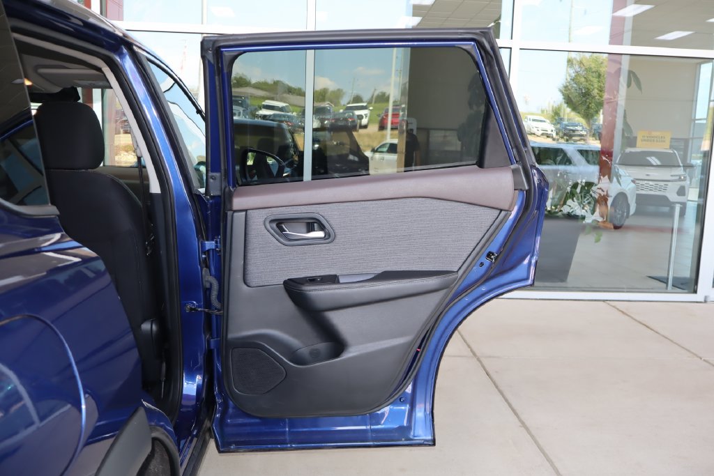Used 2023 Nissan Rogue SV AWD/4WD image 38