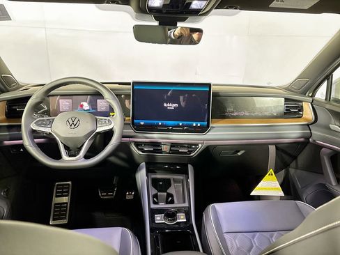 New 2026 Volkswagen Tiguan SEL R-Line image 12