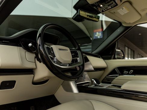 Used 2025 Land Rover Range Rover Long Wheelbase Autobiography image 19