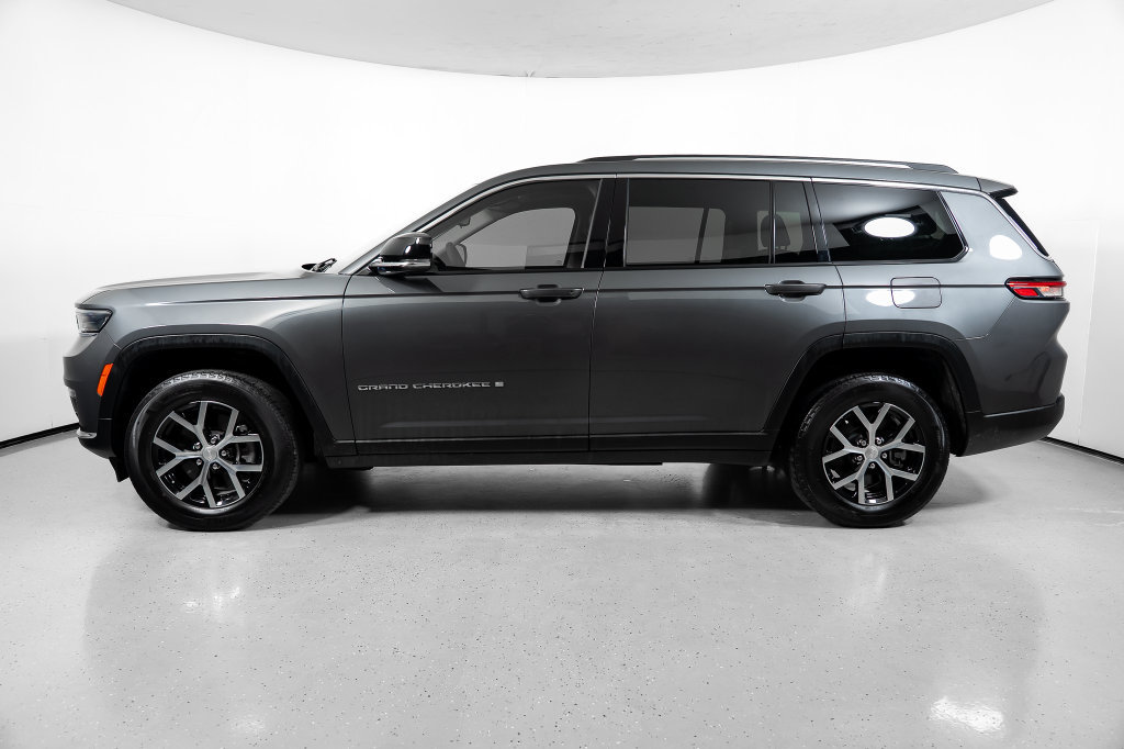 Used 2023 Jeep Grand Cherokee L Limited RWD image 13