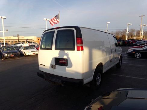 Used 2015 Chevrolet Express 2500 RWD image 4