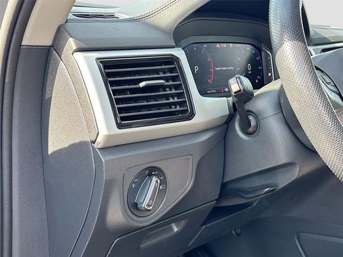 Used 2021 Volkswagen Atlas SEL Premium image 11