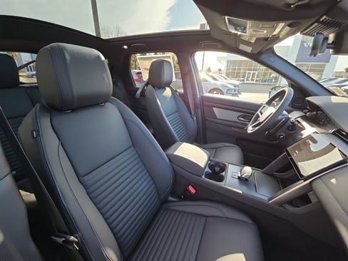 New 2025 Land Rover Discovery Sport Dynamic SE image 21