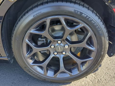 Used 2019 Chrysler 300 Touring w/ Sport Appearance Package image 33