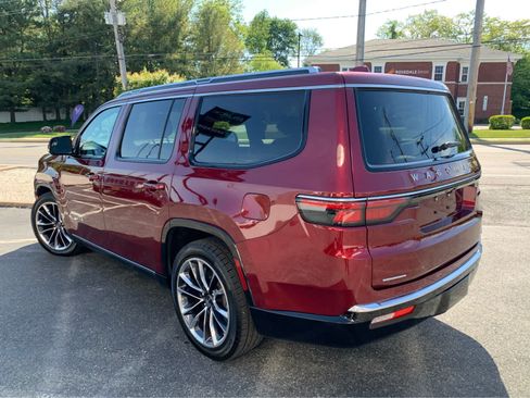 Used 2022 Jeep Wagoneer Series III w/ Premium Group I AWD/4WD image 4