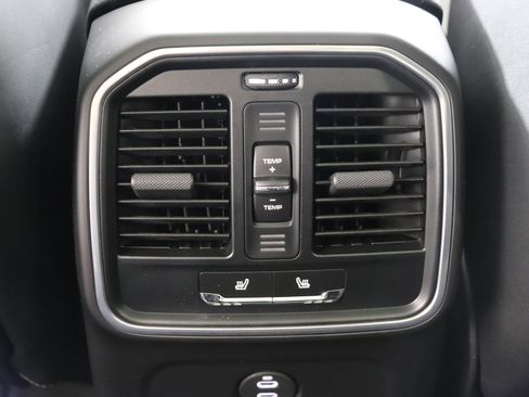 Used 2025 Porsche Macan image 20