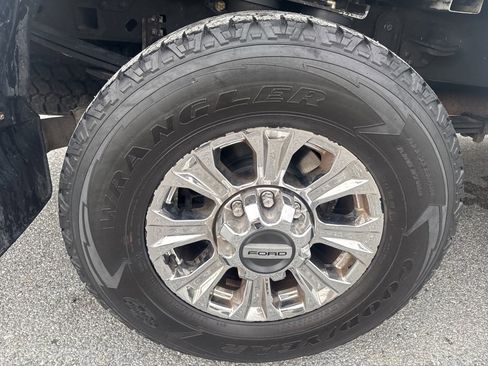 Used 2019 Ford F250 XLT w/ XLT Premium Package image 12