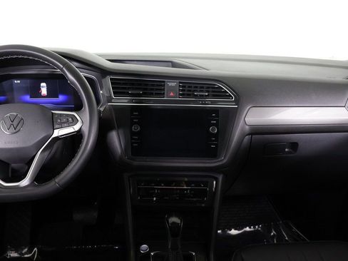 Used 2022 Volkswagen Tiguan SE w/ Panoramic Sunroof Package image 38