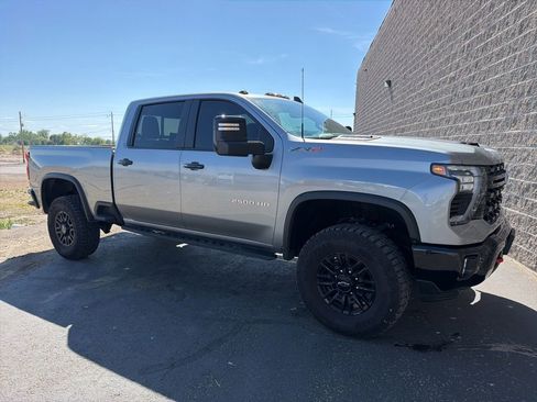 Used 2025 Chevrolet Silverado 2500 ZR2 w/ Technology Package AWD/4WD image 1