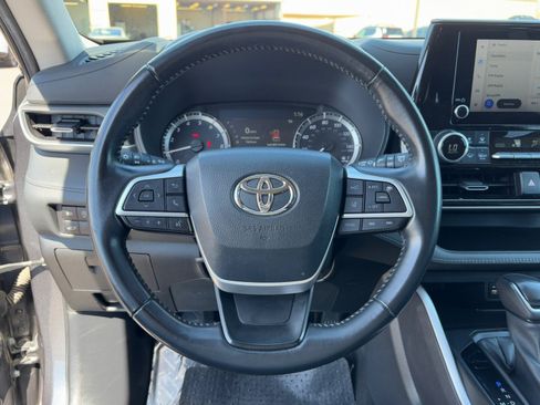 Used 2023 Toyota Highlander LE image 18