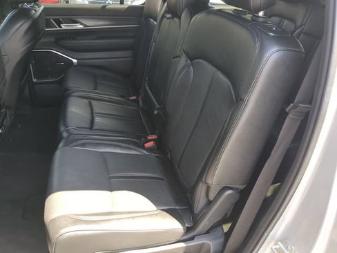 Used 2024 Jeep Wagoneer Series II w/ Flexible Seating Group RWD image 20