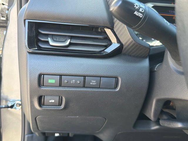 Used 2025 Nissan Sentra SV FWD image 31