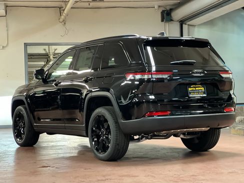 New 2025 Jeep Grand Cherokee Limited image 3