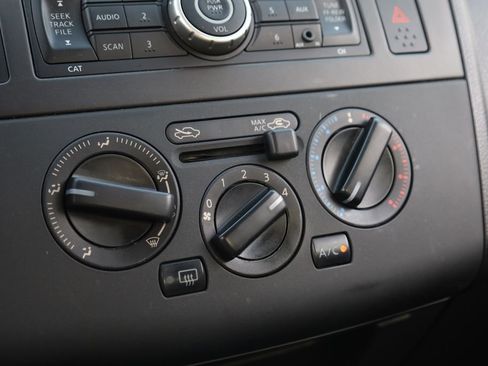 Used 2008 Nissan Versa SL FWD image 11