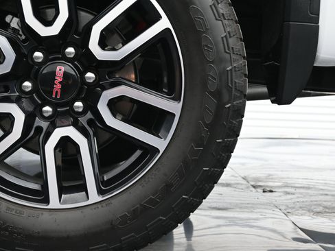 Used 2026 GMC Sierra 1500 AT4 w/ AT4 Premium Package AWD/4WD image 43