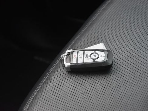 Used 2025 Ford Expedition Platinum image 43