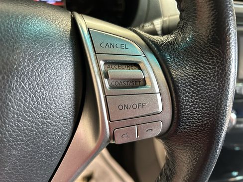 Used 2013 Nissan Altima 2.5 SV FWD image 11