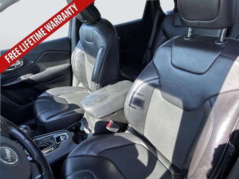 Used 2021 Jeep Cherokee Latitude Plus AWD/4WD image 20