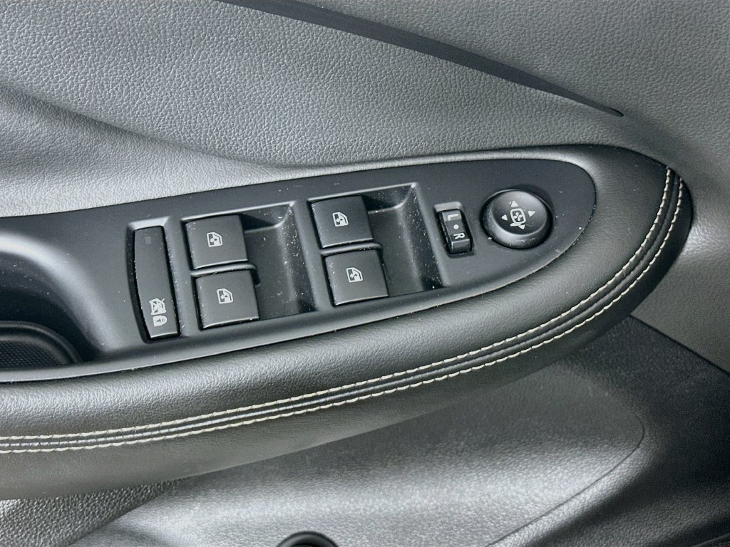 Used 2017 Buick Envision Essence FWD image 24