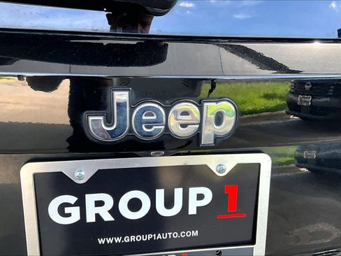 Used 2018 Jeep Renegade Latitude w/ Popular Equipment Group FWD image 30