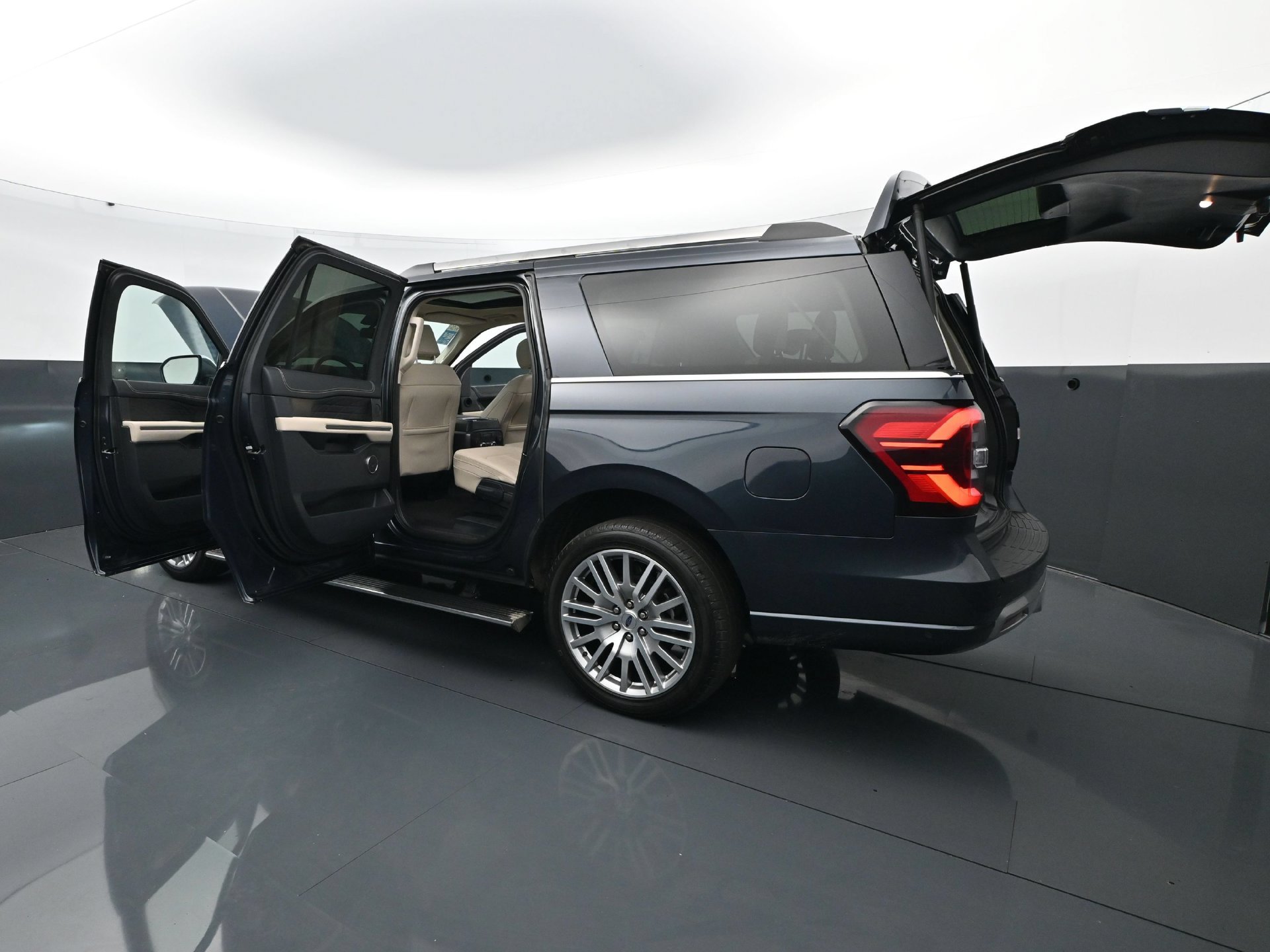 Used 2024 Ford Expedition Max Platinum AWD/4WD image 35