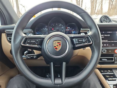 Certified 2025 Porsche Macan image 35