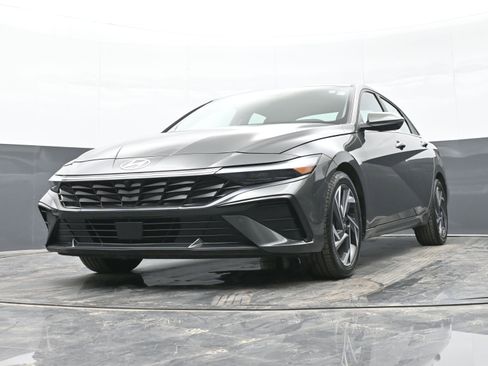 Certified 2024 Hyundai Elantra Limited image 39