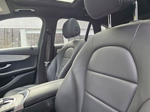 Used 2019 Mercedes-Benz GLC 300 4MATIC image 24