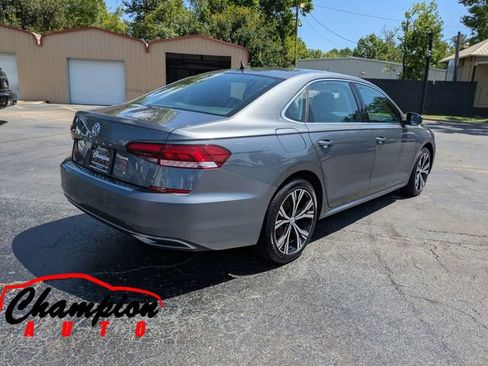 Used 2022 Volkswagen Passat 2.0T SE FWD image 4