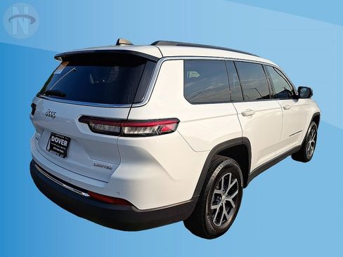Certified 2024 Jeep Grand Cherokee L Limited AWD/4WD image 17