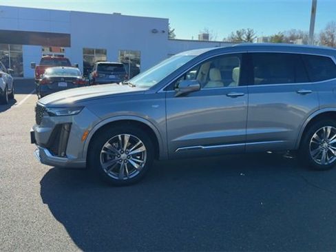 Used 2023 Cadillac XT6 Premium Luxury image 5