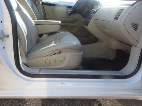 Used 2010 Cadillac DTS Luxury image 17