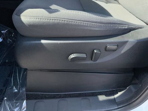 Used 2025 Nissan Frontier SV AWD/4WD image 14