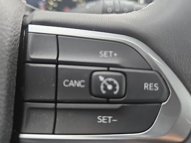 Used 2024 Jeep Compass Latitude AWD/4WD image 17