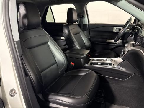Used 2023 Ford Explorer XLT w/ Equipment Group 202A AWD/4WD image 14