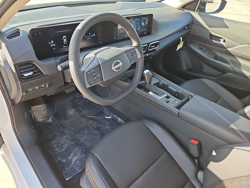 New 2026 Nissan Sentra SR w/ SR Premium Package FWD image 2