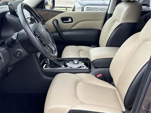 Certified 2024 INFINITI QX80 Premium Select w/ All-Season Package image 10