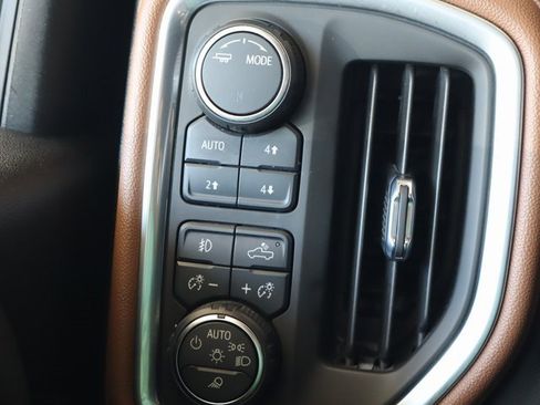 Used 2022 Chevrolet Silverado 2500 High Country image 31