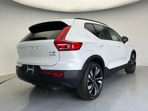 Used 2025 Volvo XC40 B5 Ultra w/ Protection Package Premier image 3
