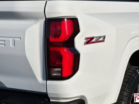 Certified 2023 Chevrolet Colorado Z71 w/ Z71 Convenience Package 2 AWD/4WD image 32