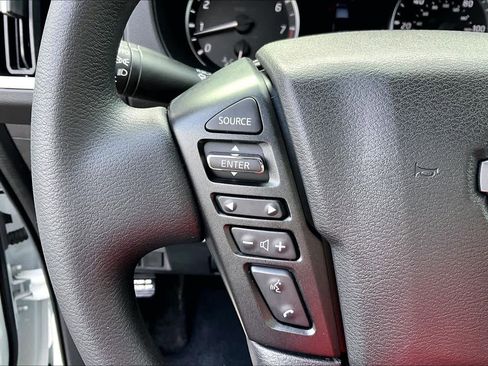 Used 2025 Nissan Frontier SV AWD/4WD image 22