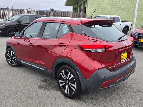 Used 2020 Nissan Kicks SR w/ SR Premium Package FWD image 3