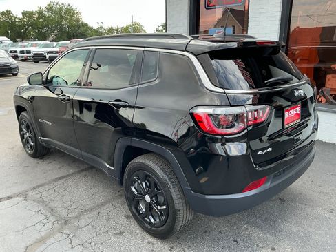 Used 2024 Jeep Compass Latitude AWD/4WD image 5