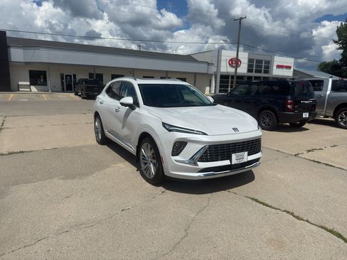Used 2025 Buick Envision Avenir AWD/4WD image 4