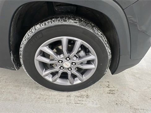 Used 2024 GMC Terrain SLT image 9