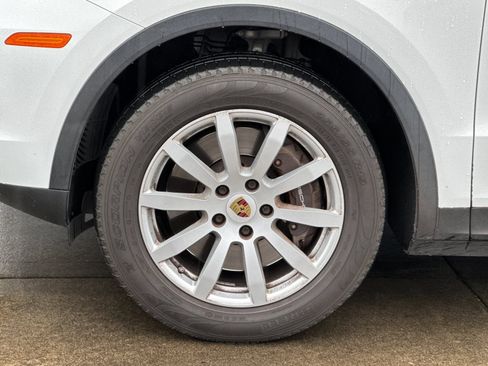 Used 2021 Porsche Cayenne image 23