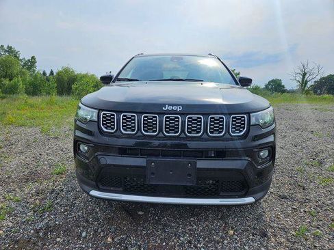 Used 2025 Jeep Compass Limited AWD/4WD image 2